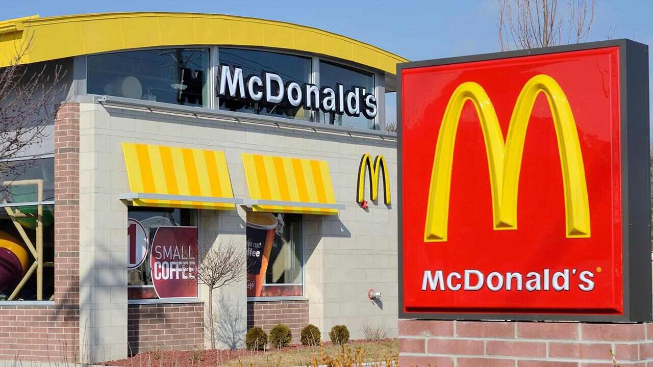 Fast food places that hire at 14 in the United States